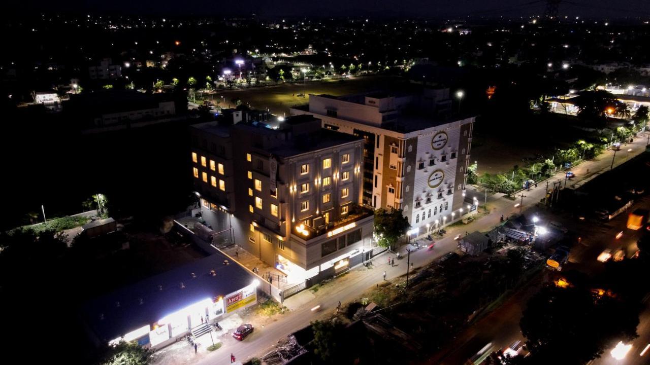V Five Hotel Singapperumalkovil 외부 사진
