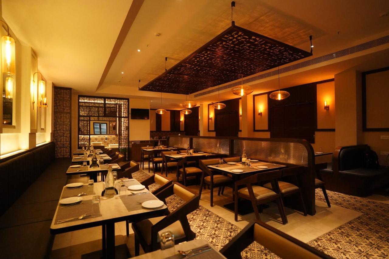 V Five Hotel Singapperumalkovil 외부 사진